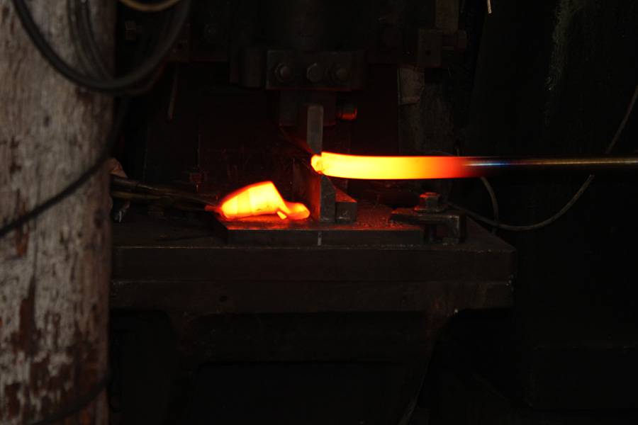 Smeedwerk met een rechte as wordt geclassificeerd in Maple